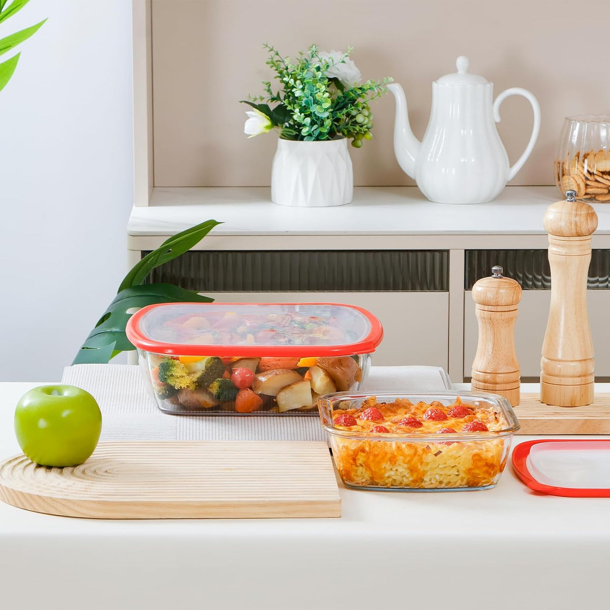 NUTRIUPS 2-Piece 9x9 & 7x7 Square Glass Baking Dish with Lid Set, Deep Baking Pan, Oven Dishwasher and Microwave Safe (Tempered Glass, 1 QT, 2.7 QT)