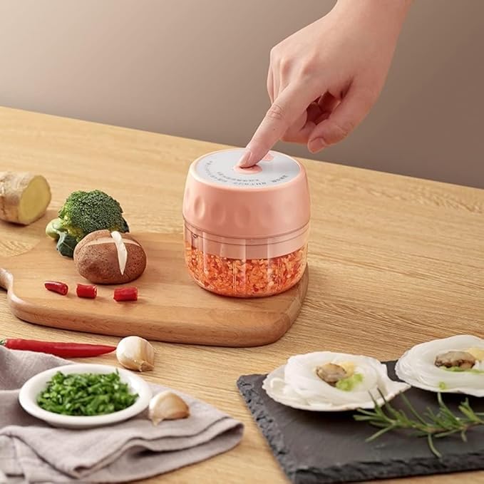 Mini Portable Electric Chopper for Garlic Onion, 100ML Electric Garlic Chopper Food Chopper, USB Rechargeable Vegetable Chopper Garlic Mincer Small Food Processor for Veggie Meat (Gray : White)