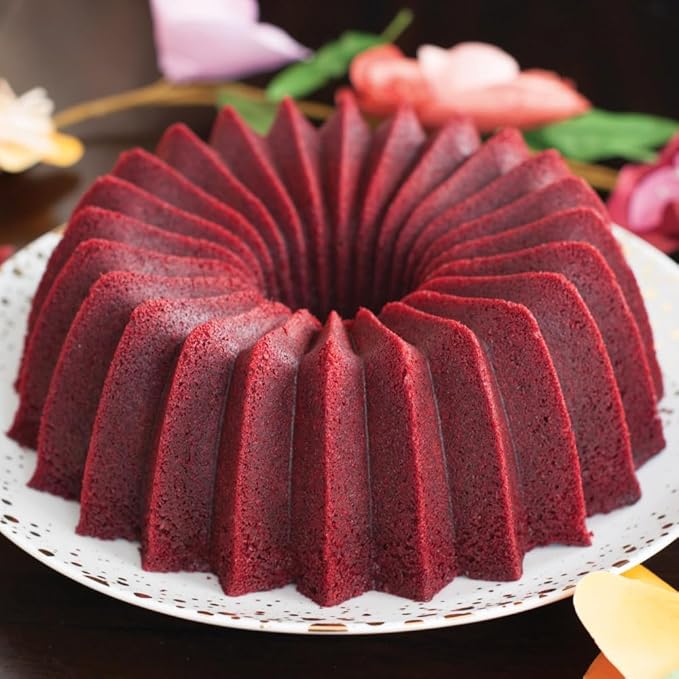 Nordic Ware Brilliance Bundt, 10 Cup, Gold