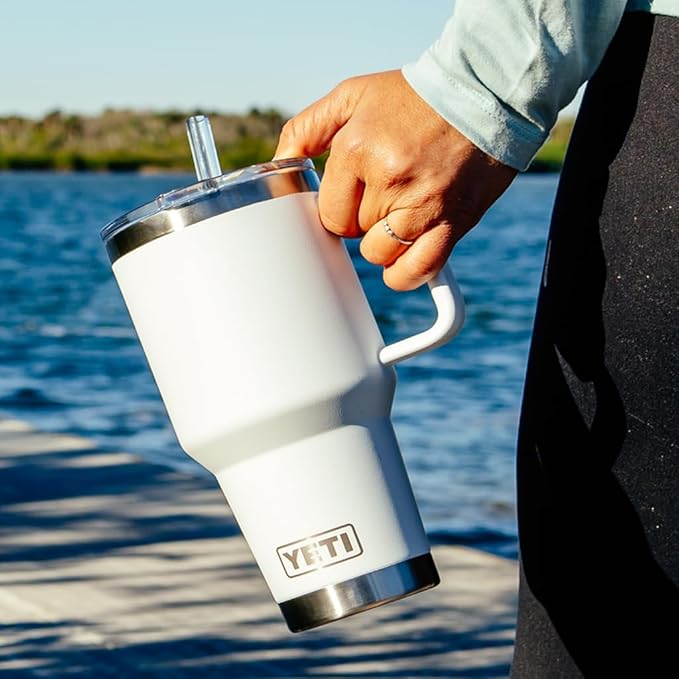 YETI Rambler 35 oz Straw Mug 2.0 - Double-Wall Vacuum Insulation for Cold Beverages – Dishwasher Safe – Cupholder Compatible – Reusable Straw – Comfortable Grip Handle – Travel Mug - Cape Taupe