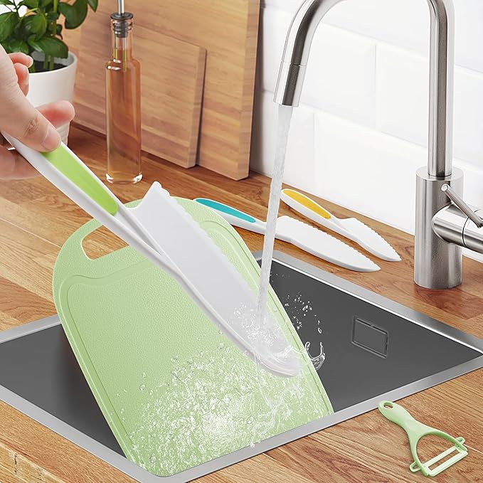Kids Knifes Set,Children's Nylon Knives Safe Baking Real Cutting Cooking Childrens Knife Beginners Plastic Cut Fruits Salad Fun Firm Grip Toddler Chopping Friendly With Board Peeler 5Pack (green)