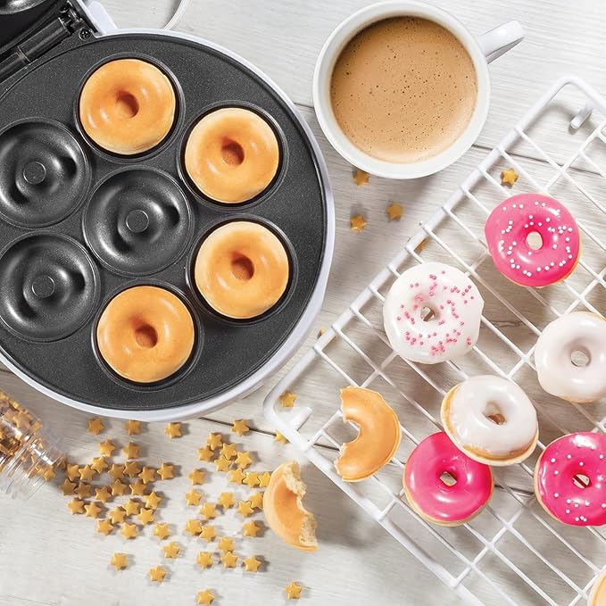 Mini Donut Maker,Electric Mini Doughnut Maker Machine, Makes 7 Mini Donutss, Non-Stick Mini Donut Machine, Easy Clean Doughnuts Maker Kit red (Red)