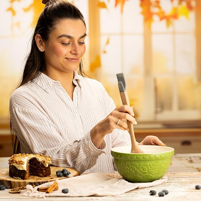 Mason Cash | In the Forest S30 1.25 Quart Embossed Mixing Bowl | Hedgehog (Green)