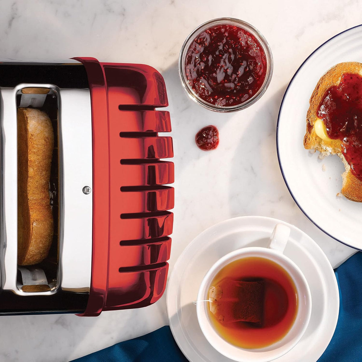 Dualit Classic 4 Slice NewGen Apple Candy Red Toaster - Hand Built in the UK – Replaceable ProHeat® Elements - Heat 1/2/3/4 Toast Slices, Defrost Bread, Mechanical Timer - For Toast, Bagels & More