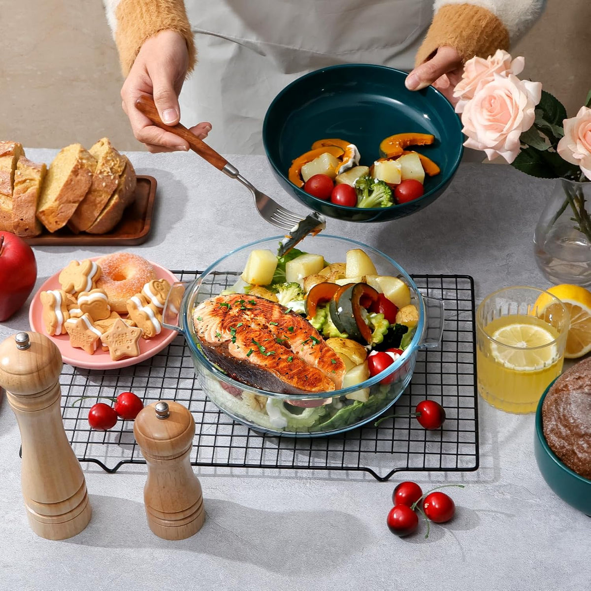 NUTRIUPS Small Glass Casserole Dish with Lid Oven Safe Covered Round Casserole Dish 8" Glass Microwavable Bowl With Lid Microwavable Cookware (Small-1.7L)