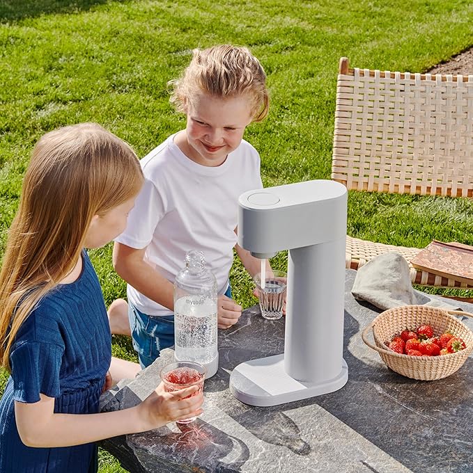 Mysoda Woody Carbonated Water Maker - Silent Carbonated Water Machine Robust Long-Lasting Aluminium Soda Maker - With 1L Water Bottle - Without CO2 Cylinder - White